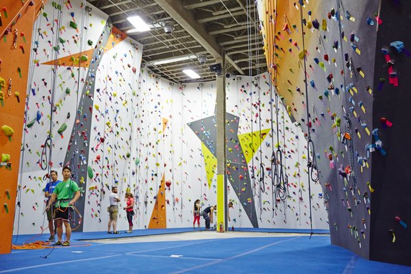 Image of the rock climbing wall and ropes for people to use at the Cliffs in Long Island City
