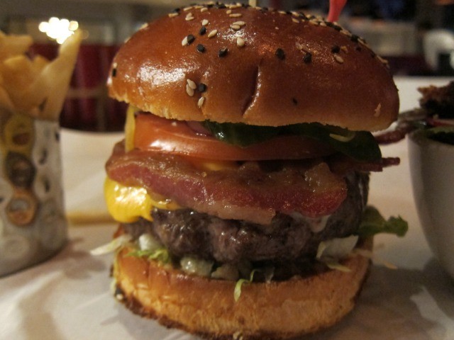 Burger and Lobster is now open in the Flatiron District