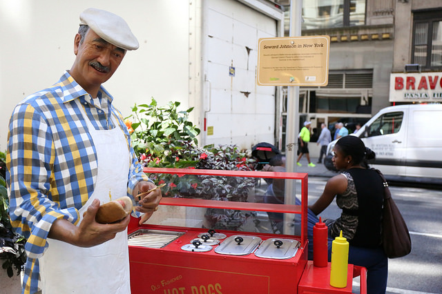 seward-johnson-in-ny-hot-dog