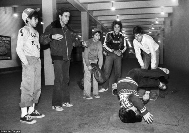 hip-hop-revolution-museum-city-new-york-martha-cooper-breakdancing