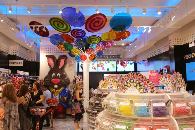 Dylan S Candy Bar Is Now Open In Union Square Nyc Luxury Apartments For Rent Glenwood Management