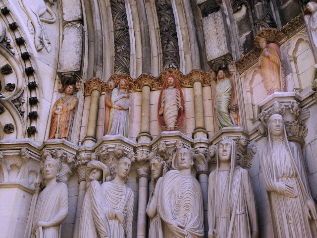 grey statues on walls of St. Patrick's Cathedral