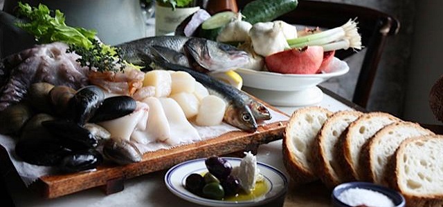A variety of appetizer dishes at Medi Wine bar including fresh seafood and, cheeses, and white bread.