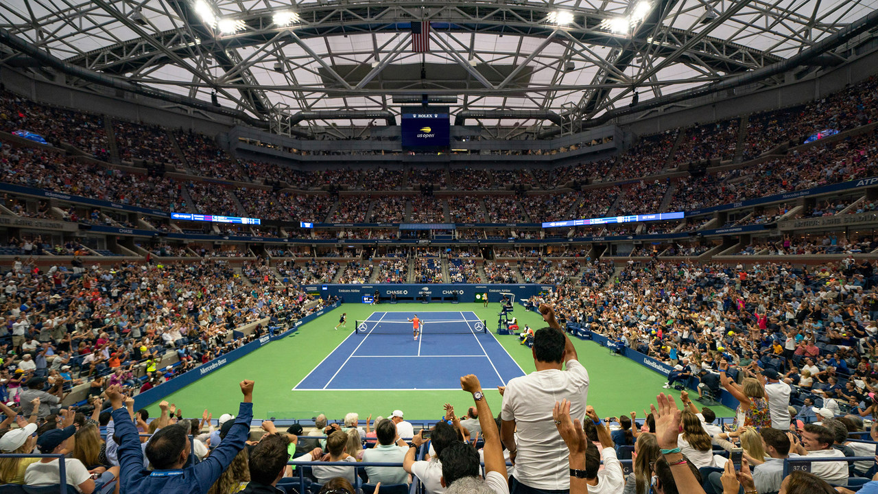 Man cheering in full stadium for us open tennis