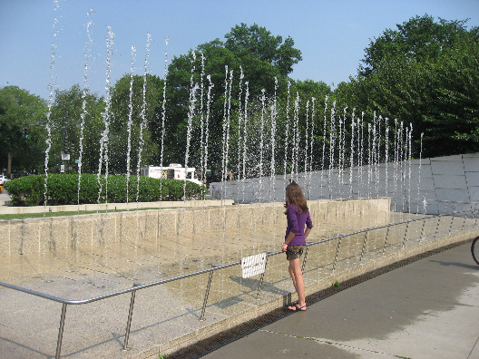 Brooklyn Museum in New York exterior water jet fountain