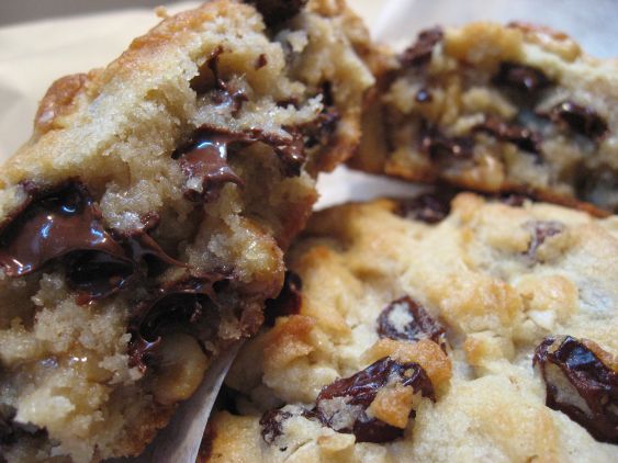 Levain Bakery in NYC: the Home of the Best New York ...