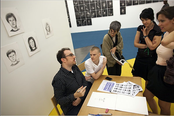 Police sketch artist draws with New Museum gallery viewers surrounding him