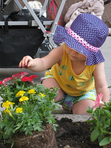 spring-cummunity-planting-day-child-helping-plant-flowers